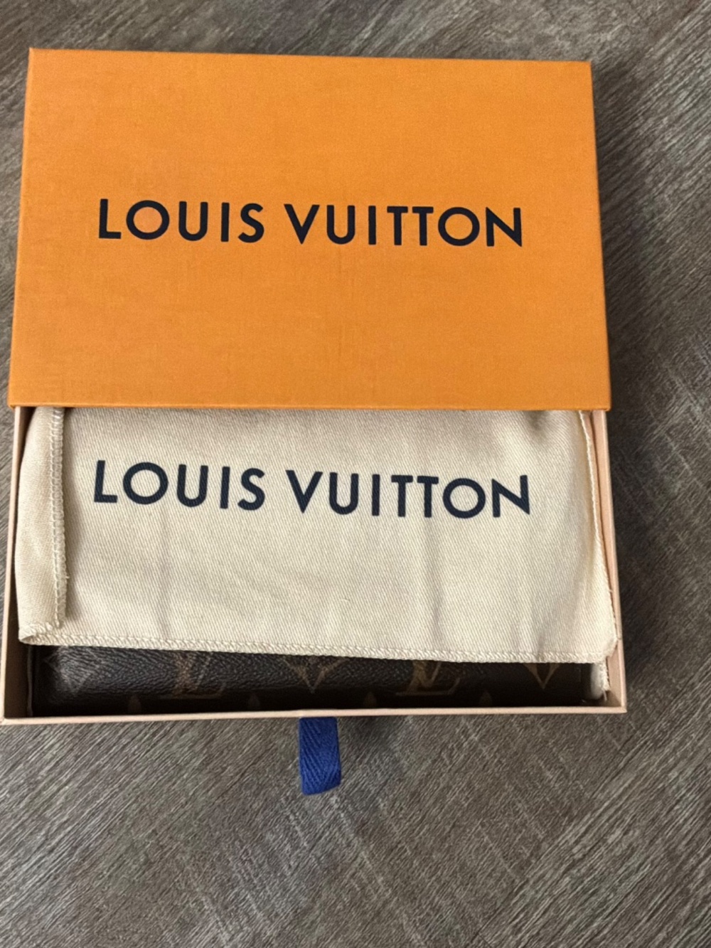 Authentic Louis Vuitton Wallet with pink leather inside - Picture 4 of 5